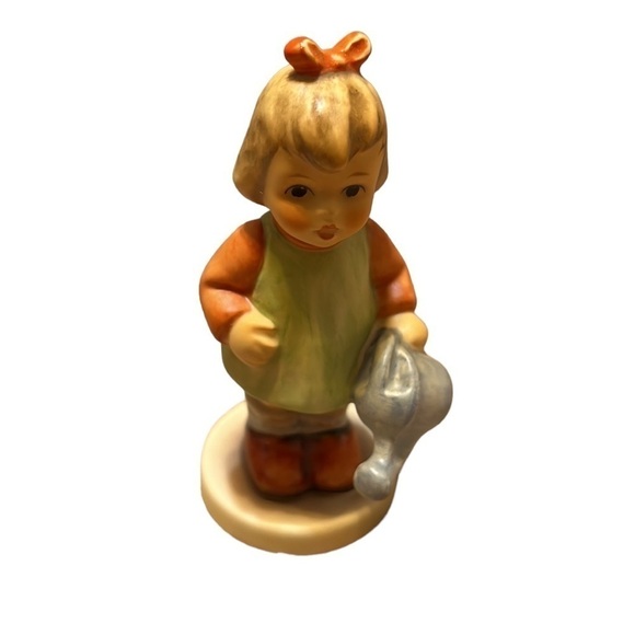 Goebel  Hummel Collector Club  “Natures Gift” Figurine - Picture 1 of 12